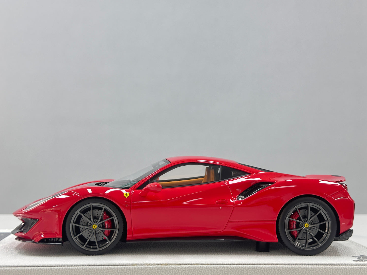 BBA Model 1/18 Ferrari 488 Pista Standard Red BBA087