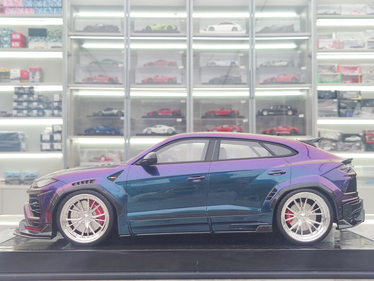 UU 1/18 Lamborghini URUS Color-Changing Purple Resin Car Model JS-UU010