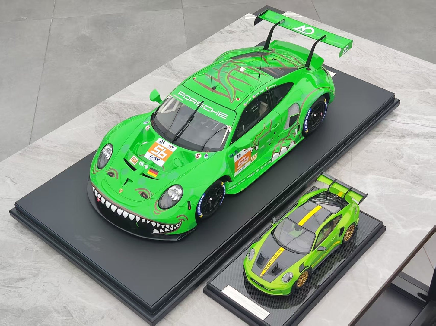 SPARK 1/8 Porsche 911 RSR 19 No.56 PROJECT 1-AO Le Mans 24H 2023 Green Dinosaur Livery 08G046