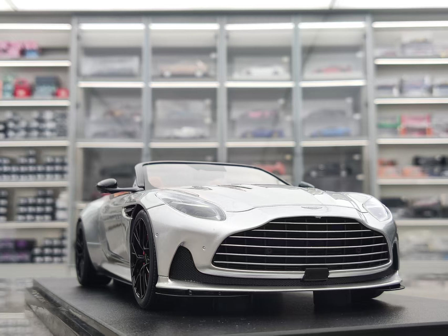 GT Spirit 1/18 Aston Martin DB12 VOLANTE Silver GT945