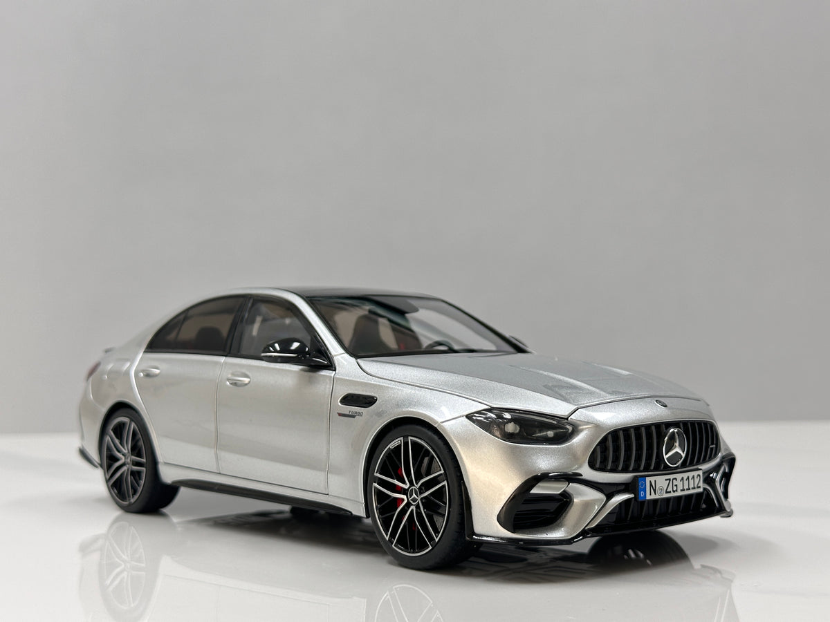 NZG 1/18 Mercedes-AMG C63 S E Performance – Tech Silver (111200055)