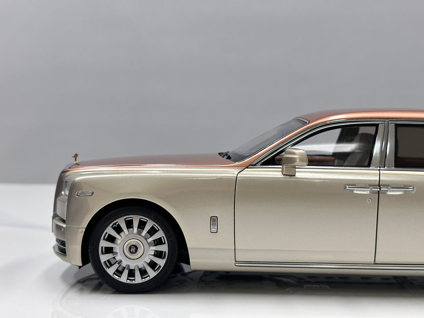 ZP 1/18 Rolls-Royce Phantom VIII Rose Gold/Champagne Gold ZP121