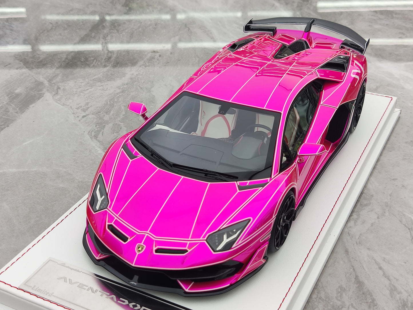 CE 1/18 Lamborghini SVJ Fluorescent Resin Car Model JS-CE004