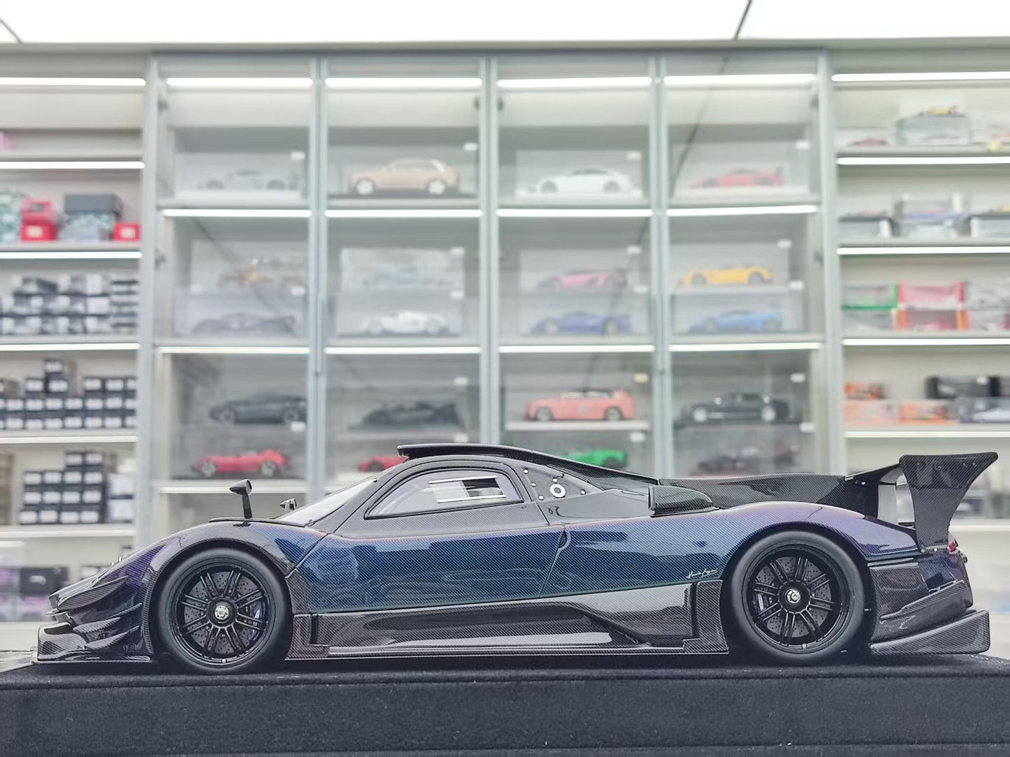 HH Model 1/18 Pagani Zonda R & Evolution Specials Color-Changing Carbon HH568