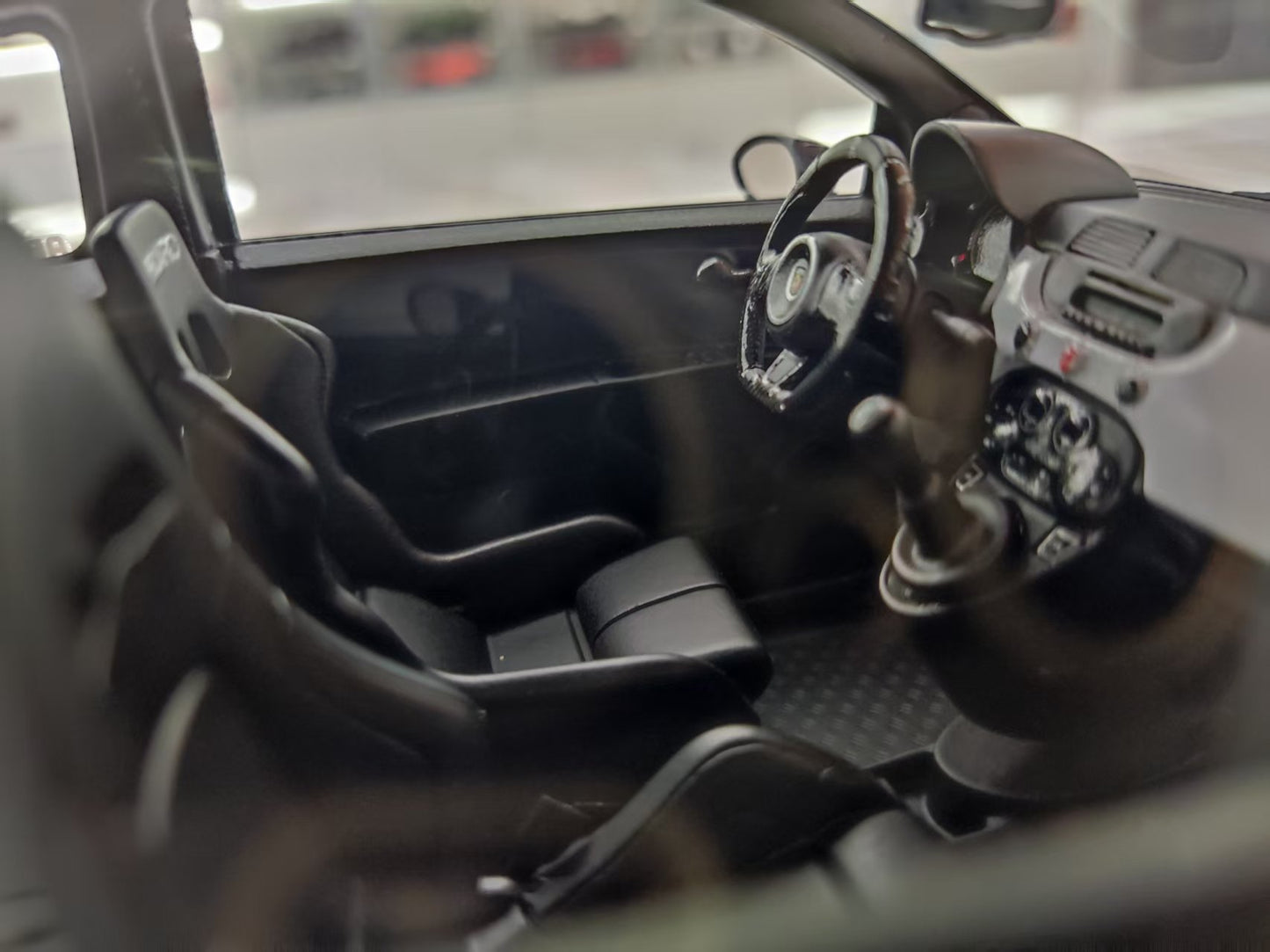 VIP 1/18 Abbas 595 Pearlescent White VIP181