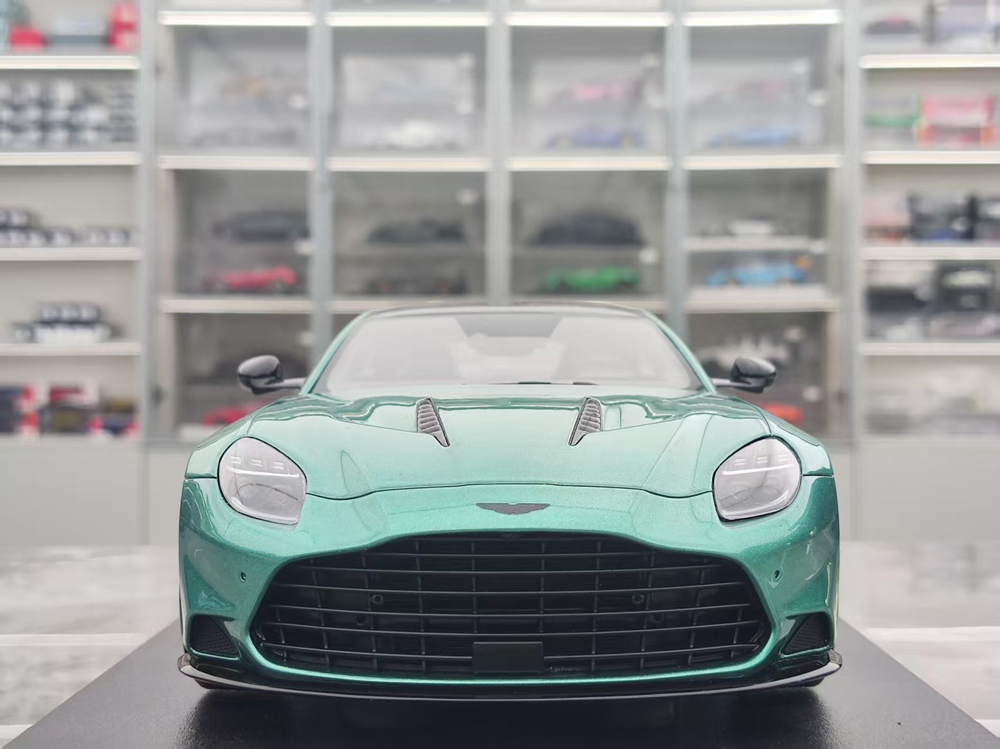GT Spirit 1/18 Aston Martin Vanquish Green GT551