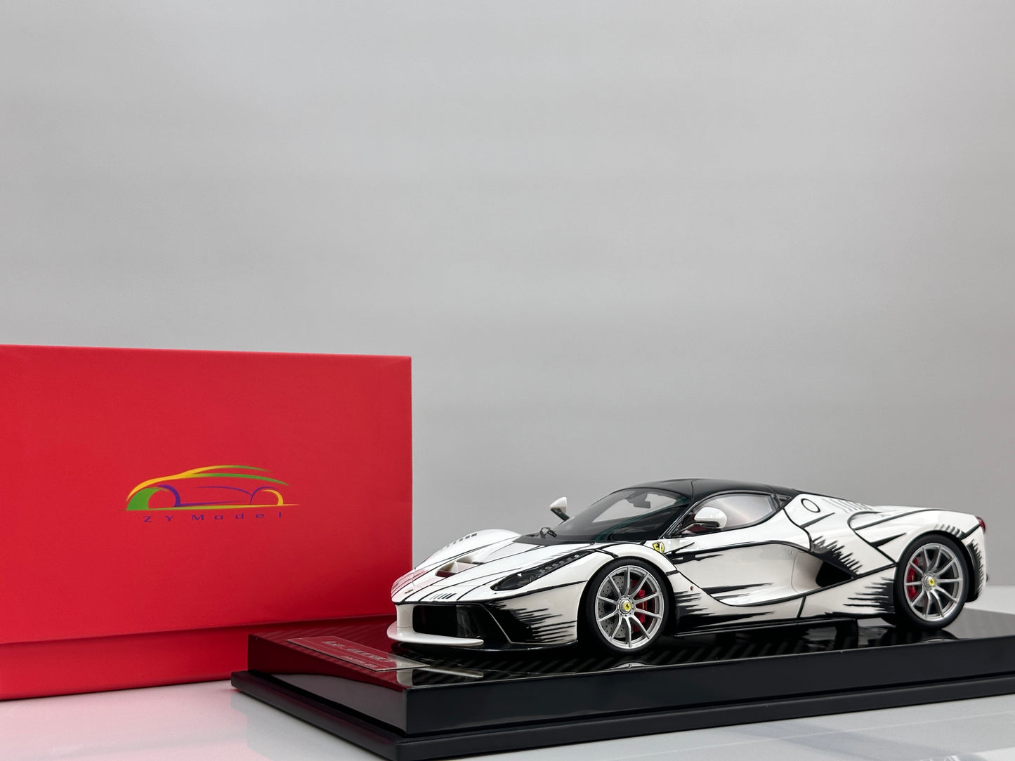 GAVIN + ZigzagYoungste 1:18 Ferrari LaFerrari — Anime-Themed Livery (GA005)