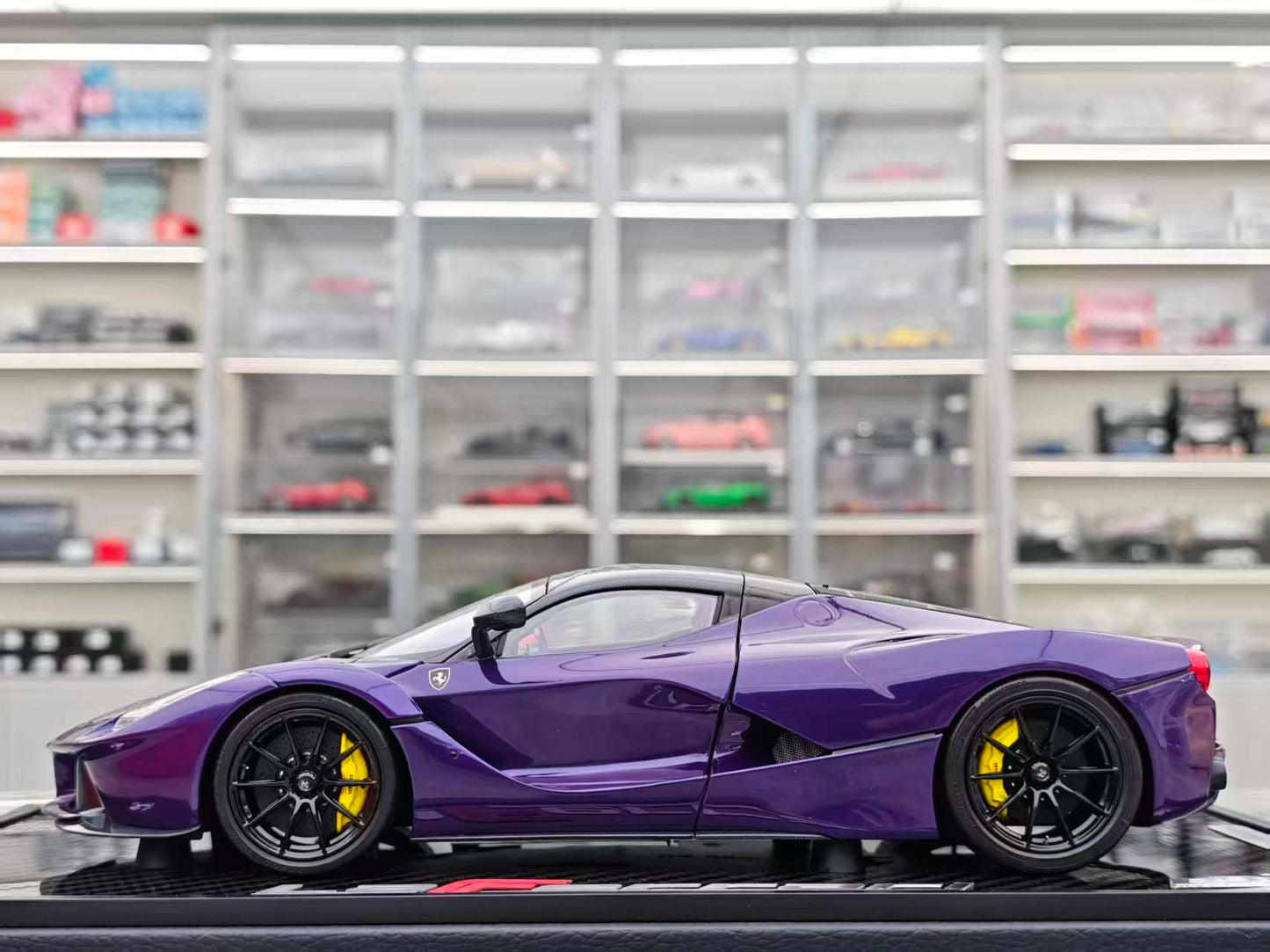BBR 1/18 Ferrari LaFerrari, fully opening diecast model, carbon fiber base custom edition, Dubai Purple (BB8182237DDJ)