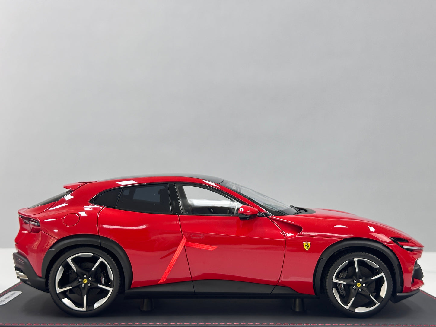 BBR 1/18 Ferrari Purosangue – Standard Red with Leather Base (HE180052ADIE)