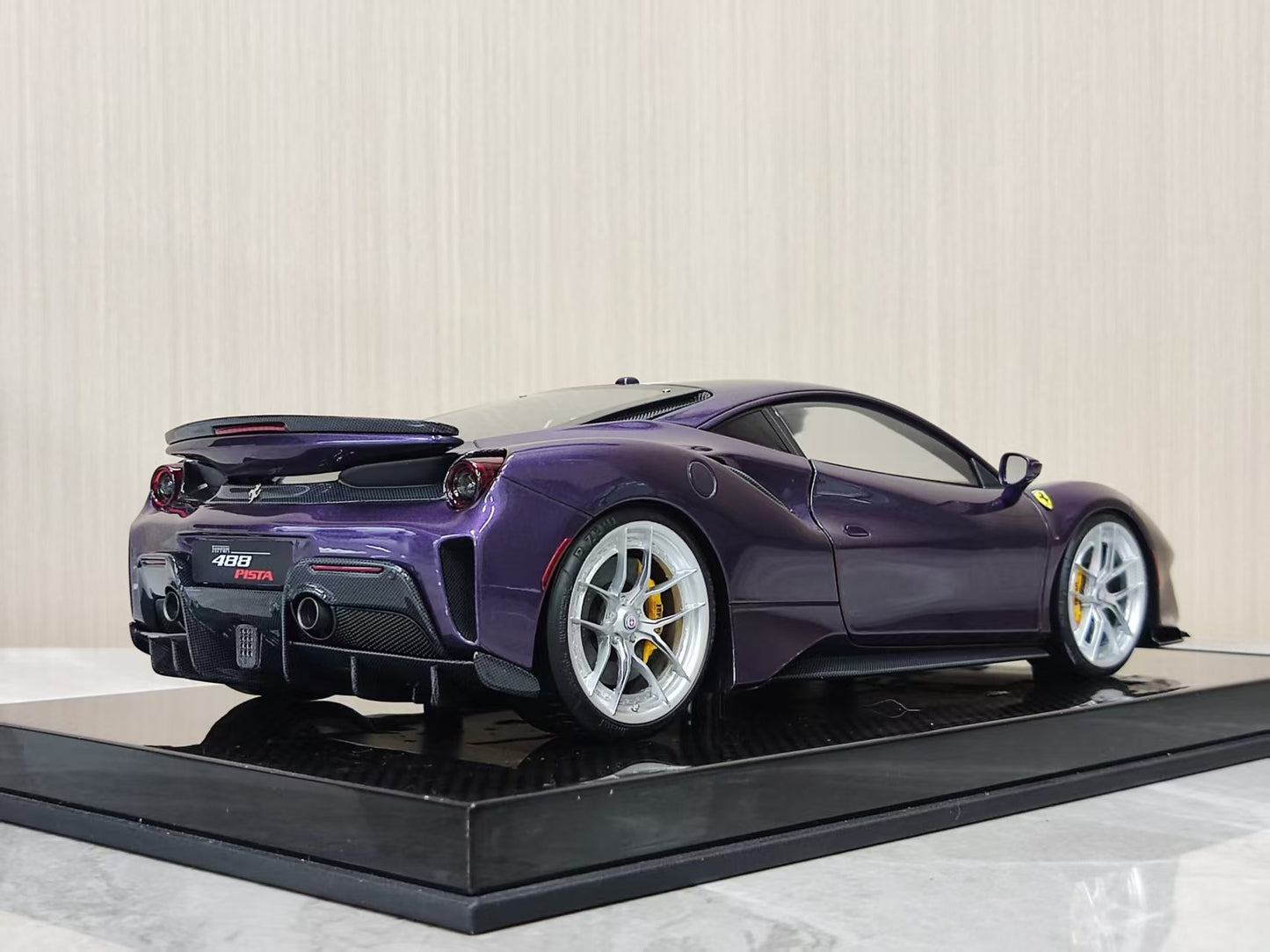 DM Pro 1/18 Ferrari 488 Pista – Purple (Black Base Version B) DGP002B