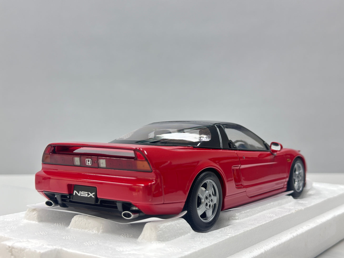 LCD 1/18 Honda NSX 1st Generation (MK1/NA1) Red LCD18022-RE