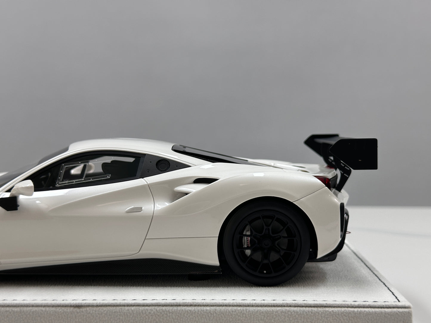 GH MODEL 1/18 Ferrari 488 Challenge Evo Pearl White GH021