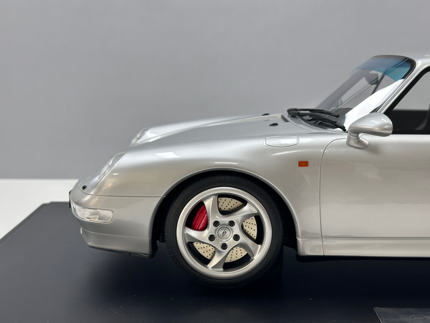 GT Spirit 1/8 Porsche 911 [993] CARRERA 4S Silver GTS801901