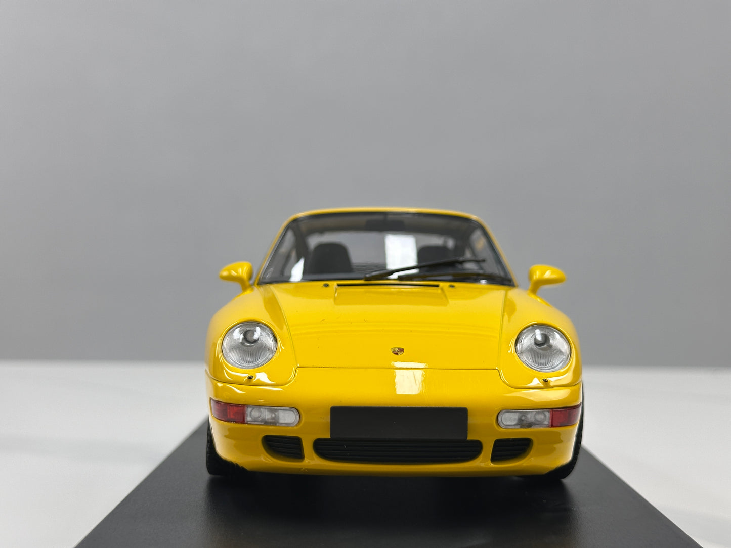 MINICHAMPS 1/18 Porsche 911 (993) Turbo (1995) Yellow 155061172