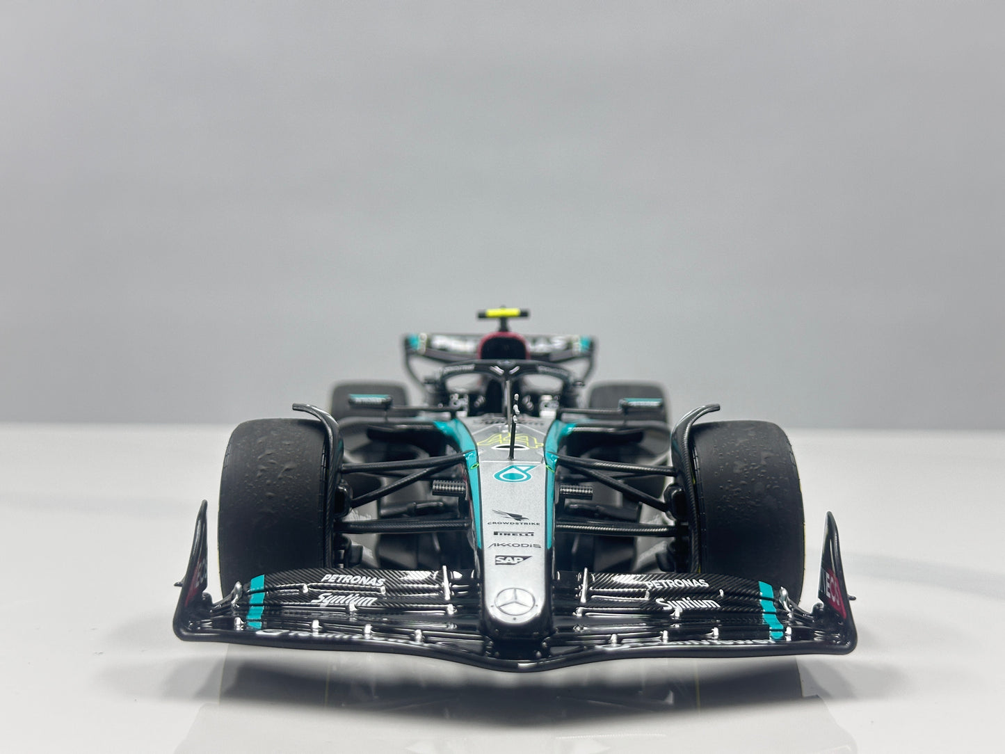 MINICHAMPS 1/18 Mercedes-AMG PETRONAS Formula One Team F1 W15 E Performance (Black & Green Livery) 110242444