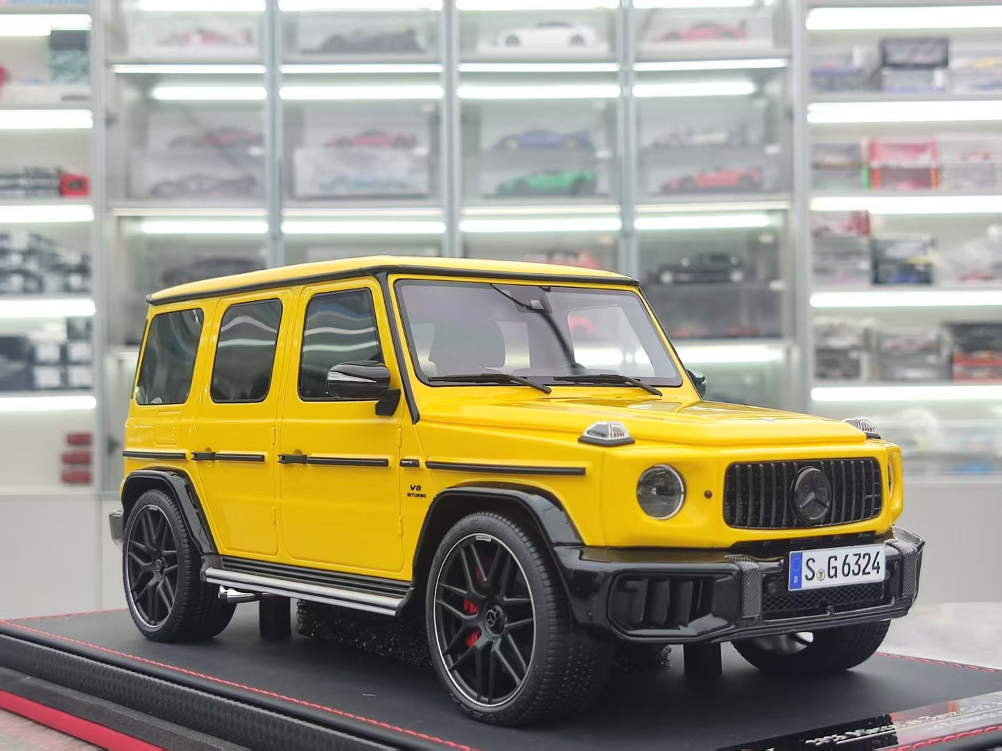 BBA MODEL 1/18 Mercedes-Benz G63 AMG Yellow Model Car BBA027