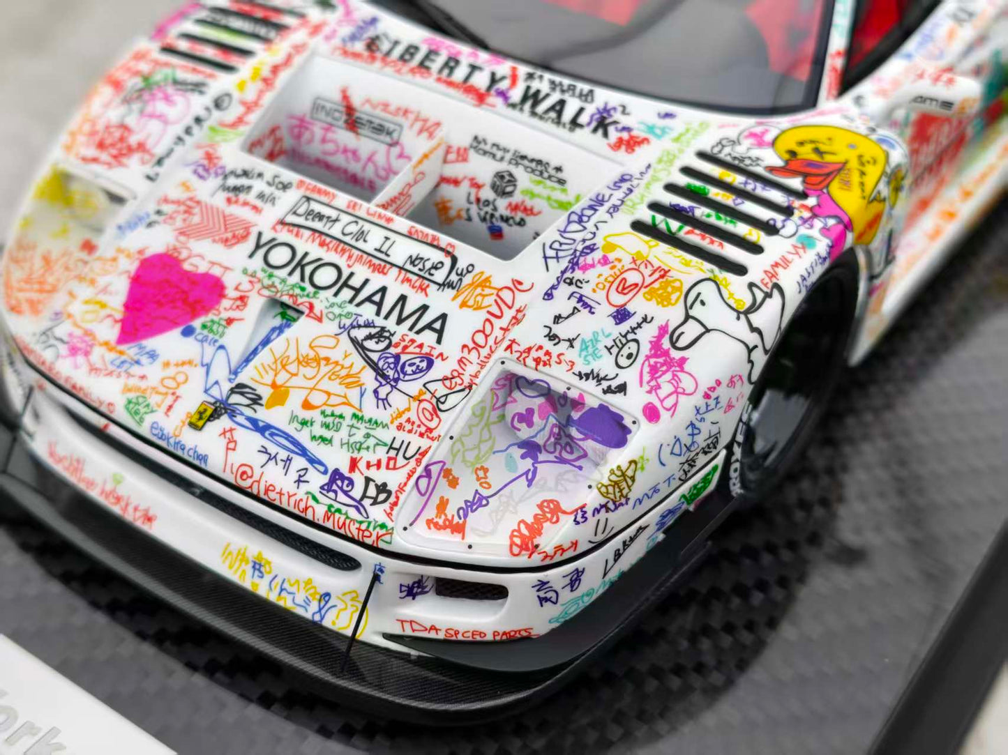 BBA MODEL 1/18 Ferrari F40 with graffiti carbon base BBA032