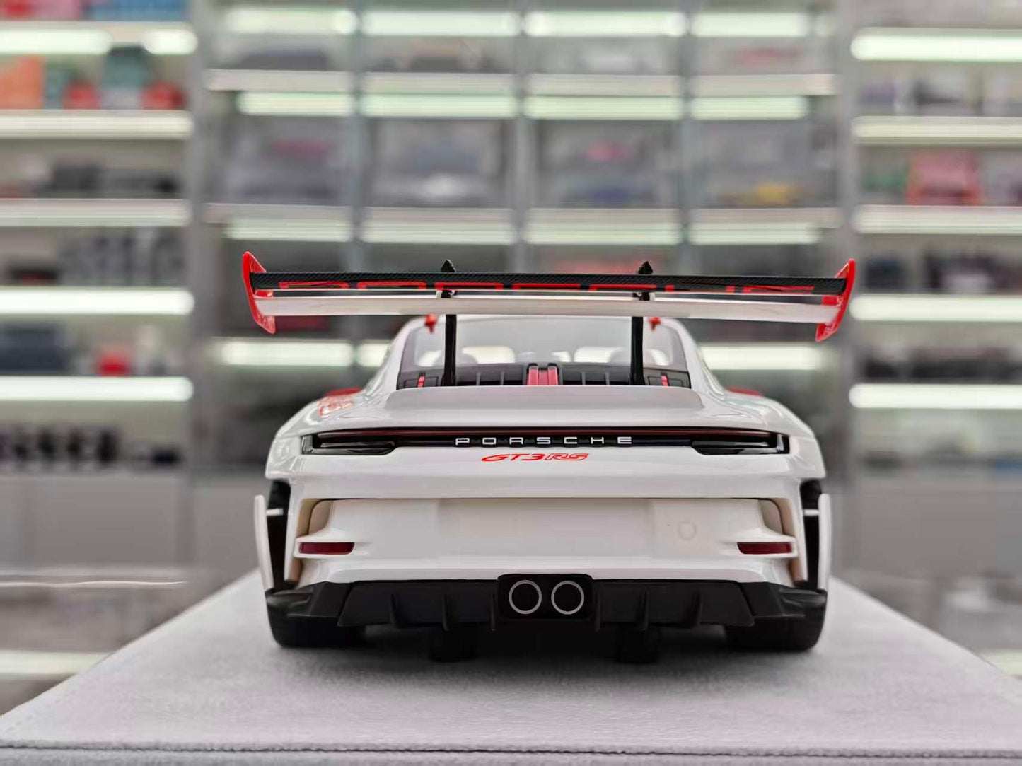FuelMe 1/18 Porsche 992 GT3RS SASTRO FM18010LM-21