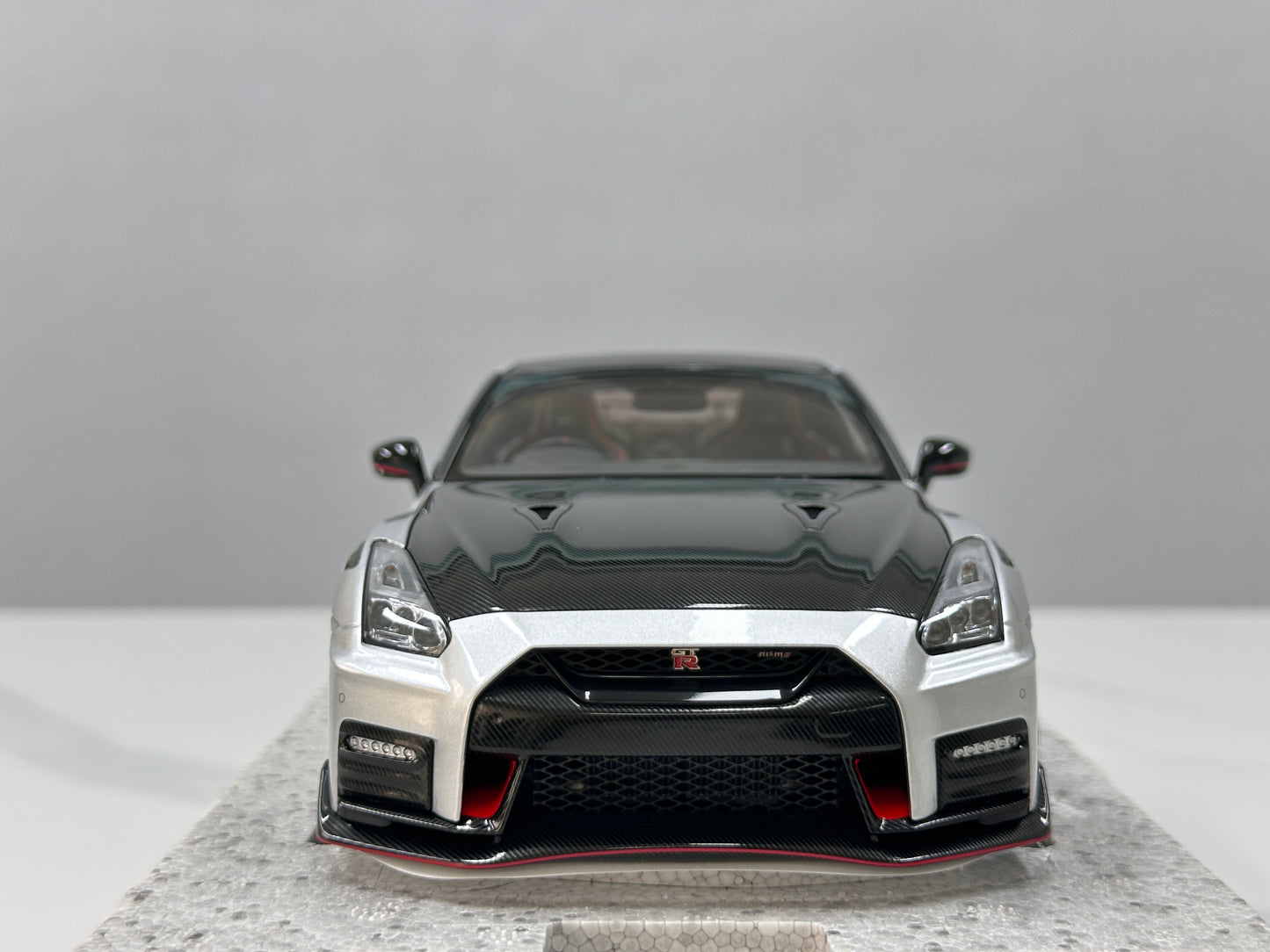 MOTORHELIX 1/18 Nissan GT-R NISMO (R35) Special Edition 2022 Ultimate Metallic Silver MH368