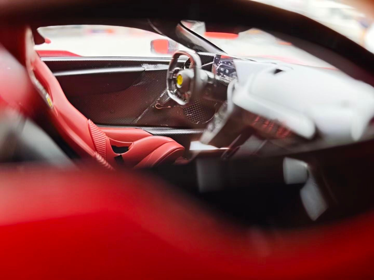 MR 1/18 Ferrari F80 Hardtop – Racing Red (FE045G)