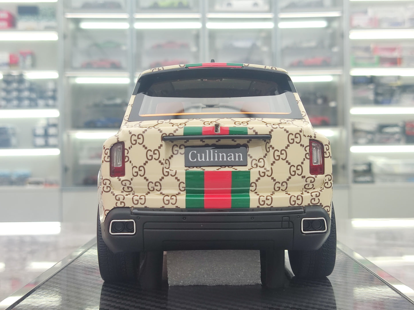 YY Model 1/18 Rolls-Royce Cullinan Resin Car Model JS-YY001