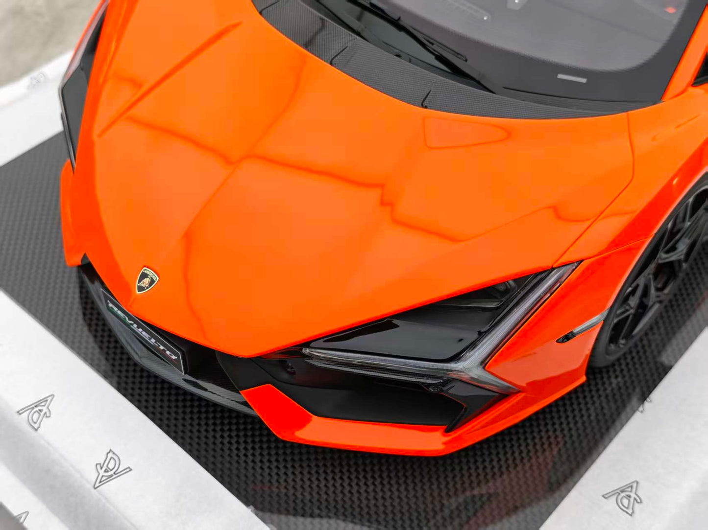 Amalgam 1/8 Lamborghini Revuelto Orange M6299-SC1