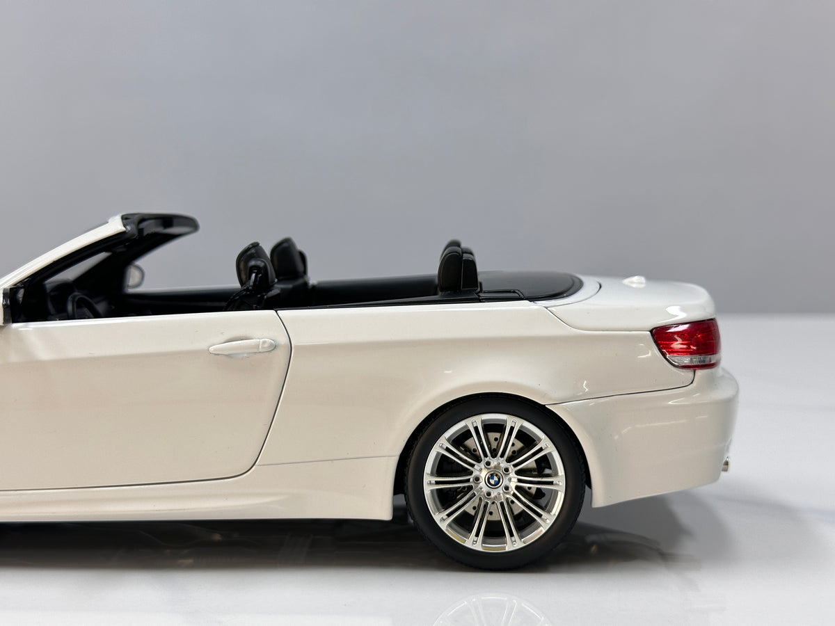 KYOSHO 1/18 BMW M3 Convertible (E93M) – White (08738AW)
