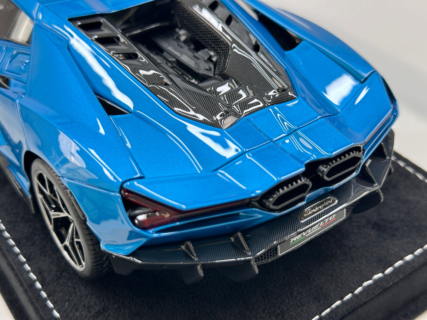 HH Model 1/18 Lamborghini Revuelto 40th Anniversary Blue HH619