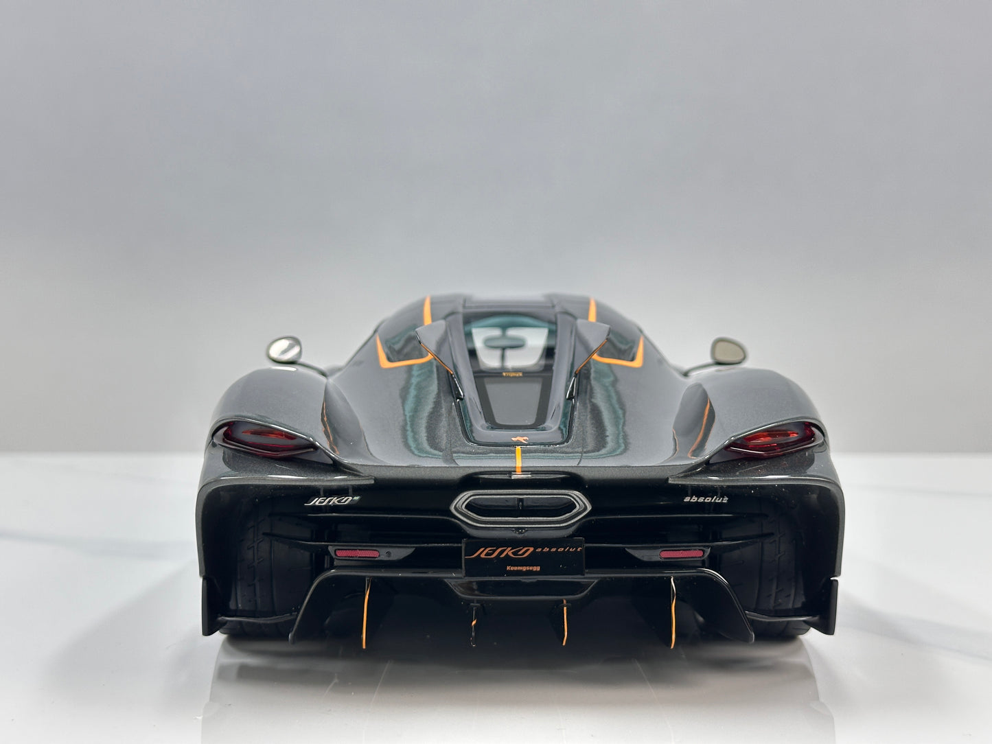 GT Spirit 1/12 Koenigsegg Jesko Absolut 0-400-0 km/h Record – Grey (GT575)
