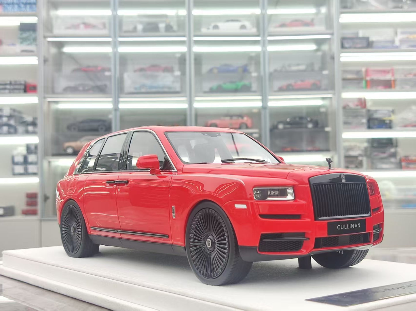 GL 1/18 Rolls-Royce Cullinan Red Model Car JS-GL032
