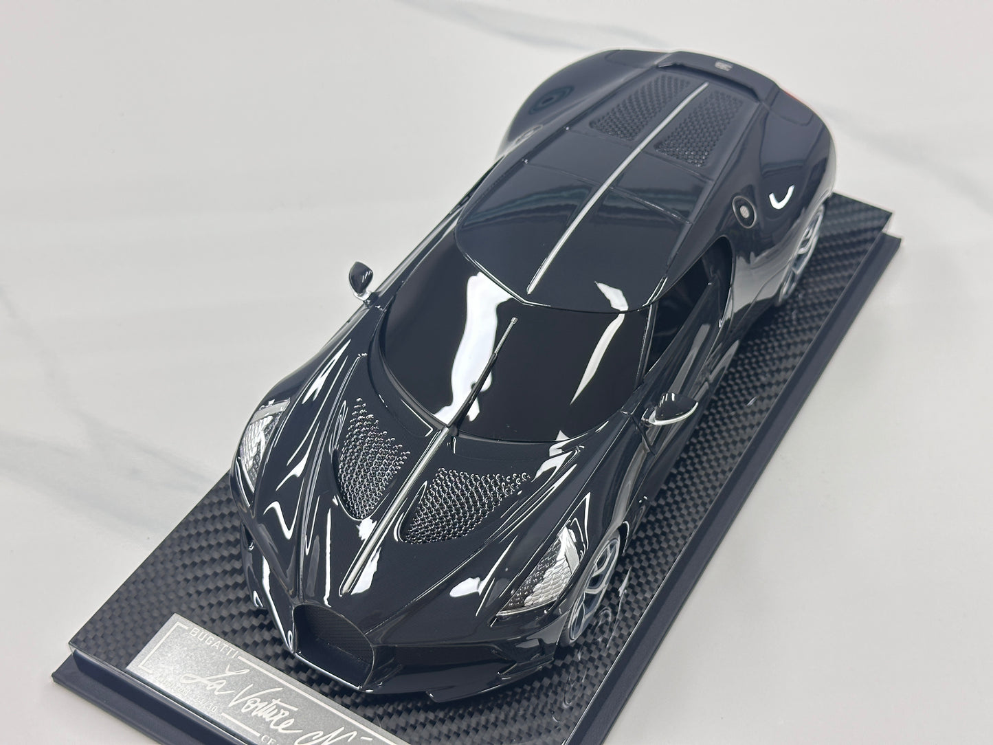 CE 1/18 Bugatti La Voiture Noire (Black Carbon Fiber) CE013
