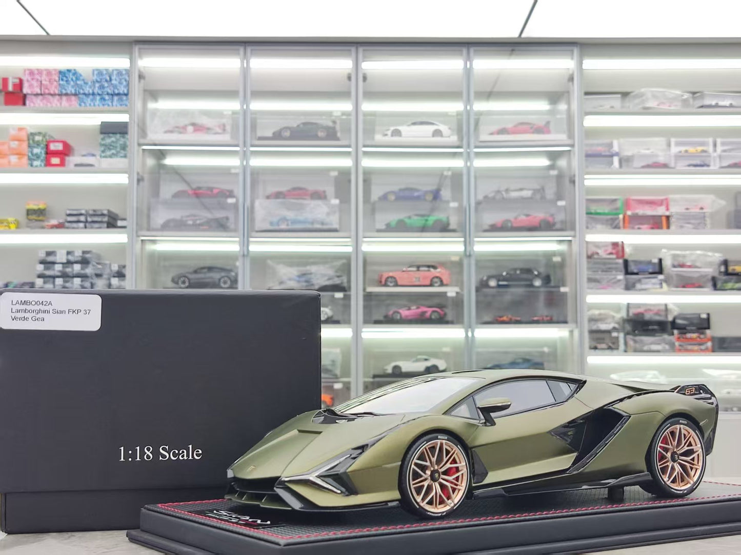 MR 1/18 Lamborghini SIAN FKP 37 Army Green LAMBO042