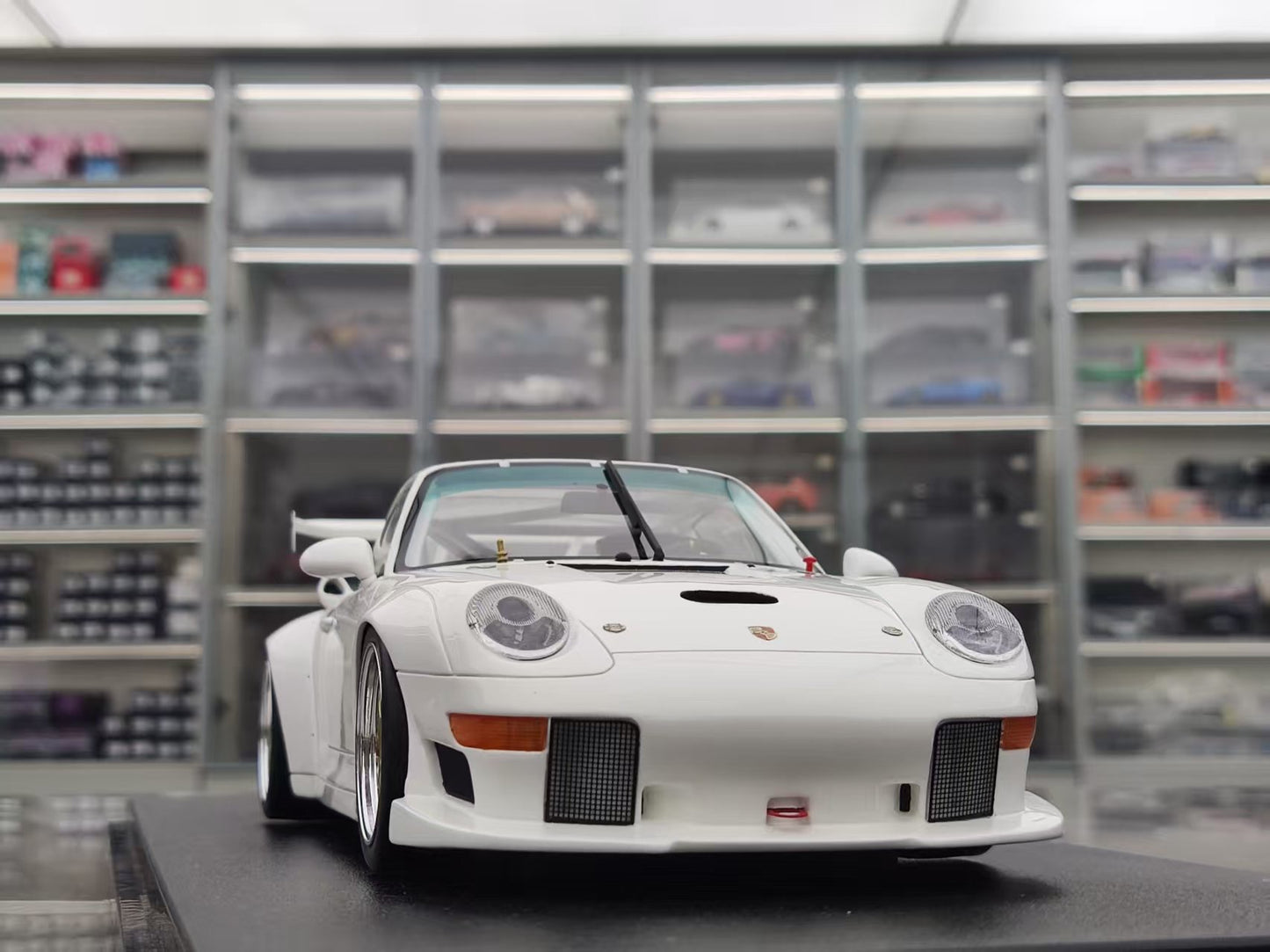 GT Spirit 1/18 Porsche 911 [993] GT2 EVO White GT532