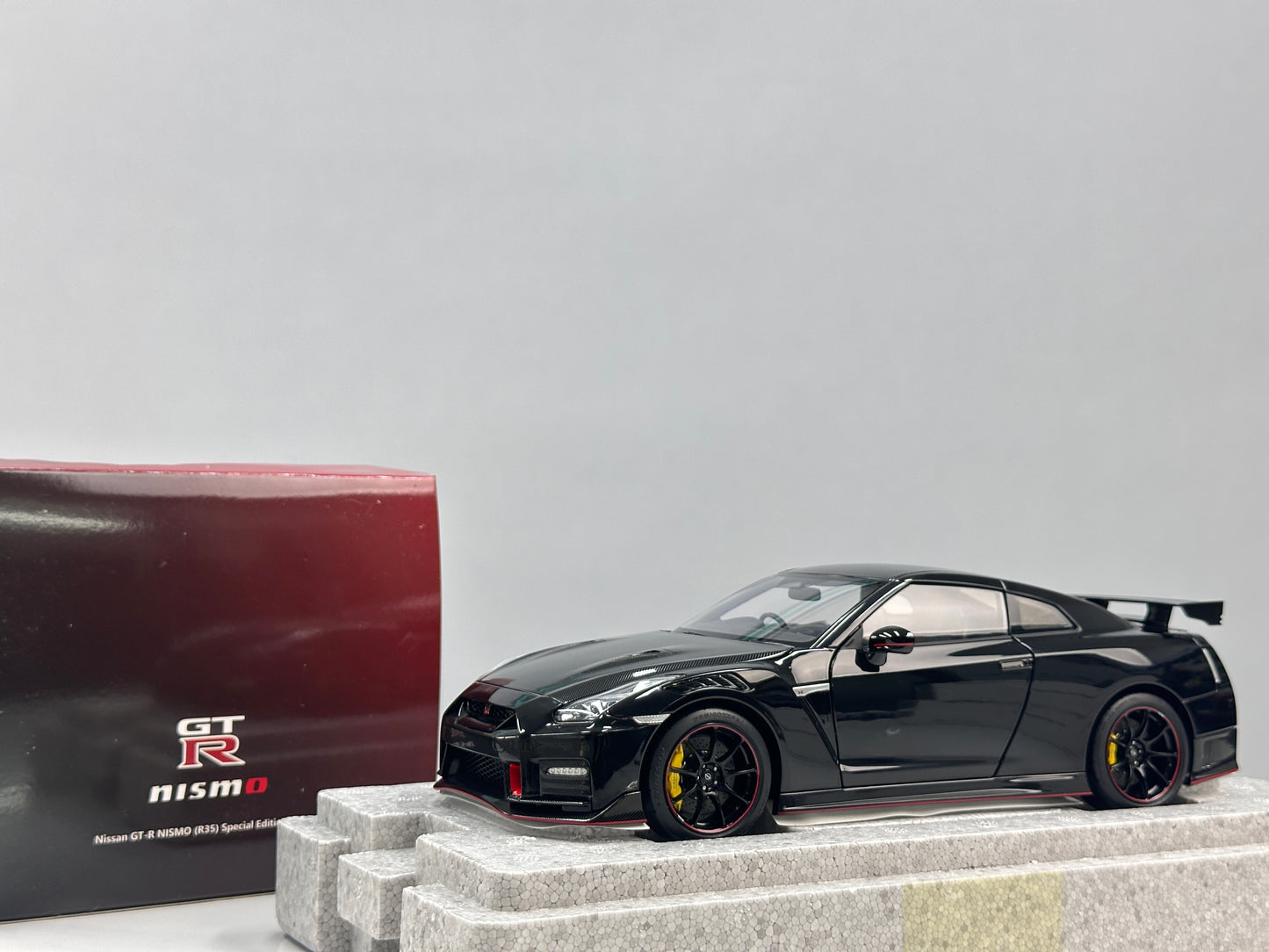 MOTORHELIX 1/18 Nissan GT-R NISMO (R35) Special Edition 2022 – Meteor Flake Black (MH379)