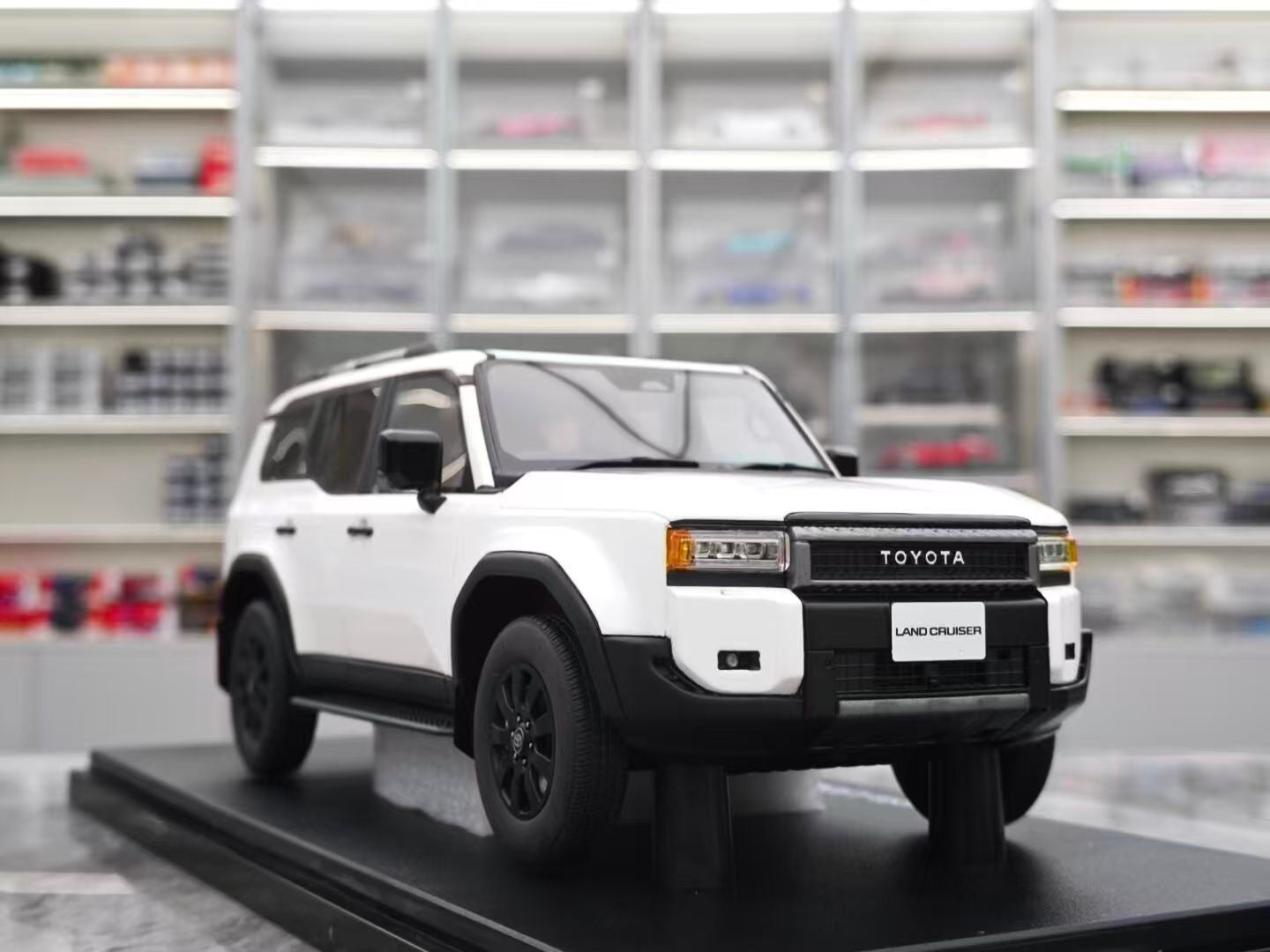 KYOSHO 1/18 Toyota Land Cruiser 250 KY210