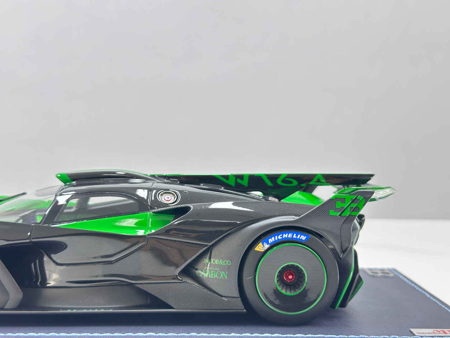 MR 1/18 Bugatti Bolide Viper Green BUG014B