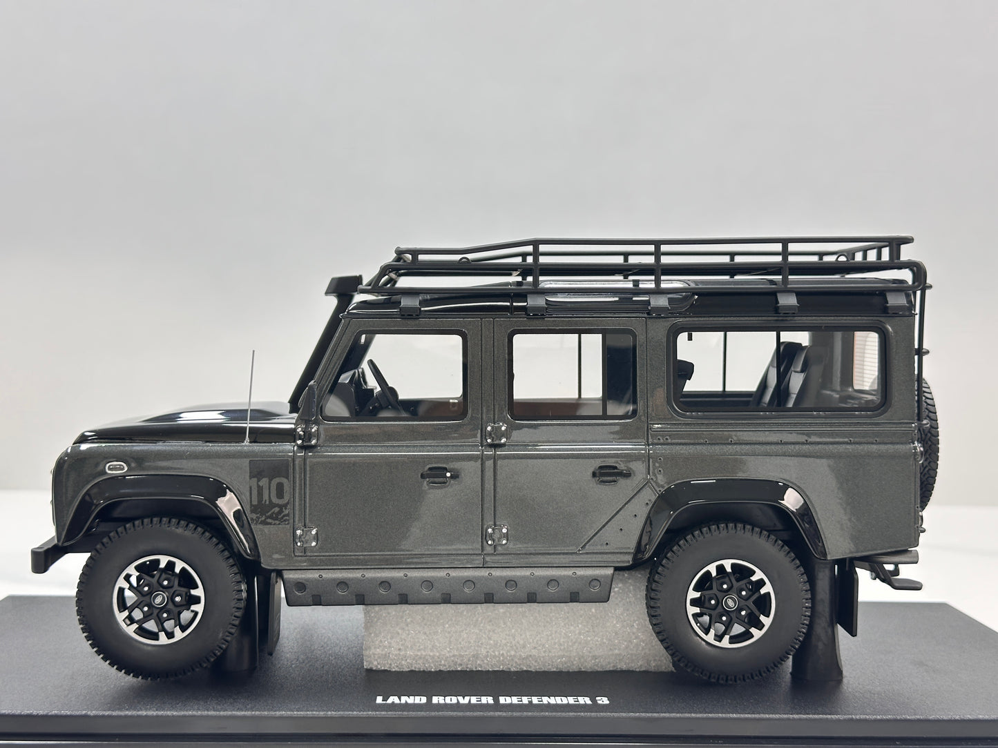 GT Spirit 1/18 Land Rover Defender 110 SW Adventure Edition - Grey (GT968)