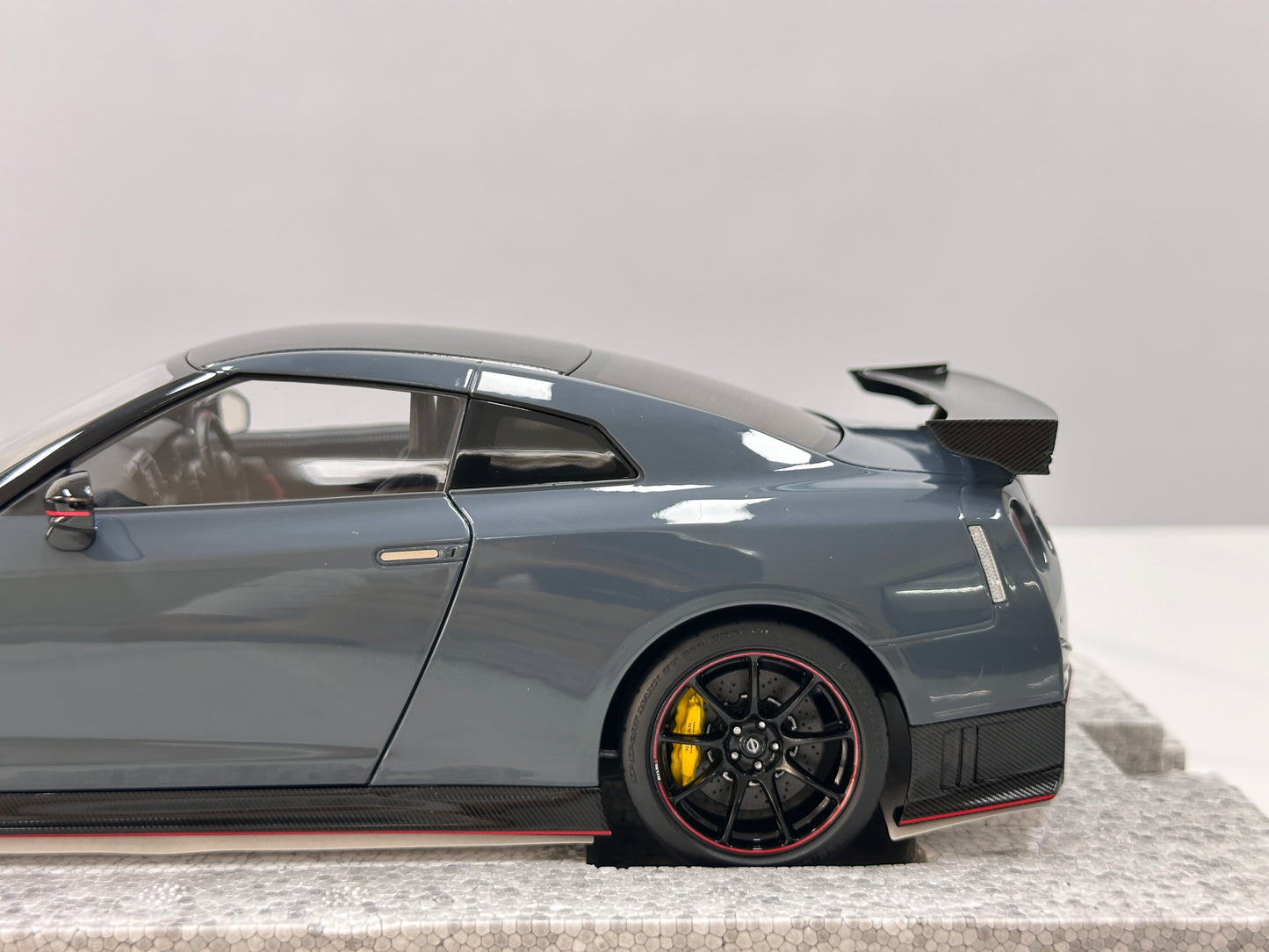 MOTORHELIX 1/18 Nissan GT-R NISMO (R35) Special Edition 2022 Stealth Grey MH369
