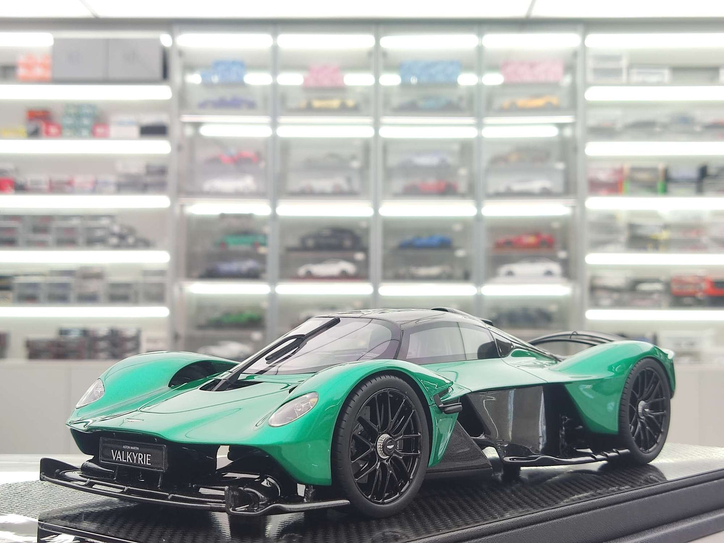 FRONTIART 1/18 Aston Martin Valkyire British Green FA146