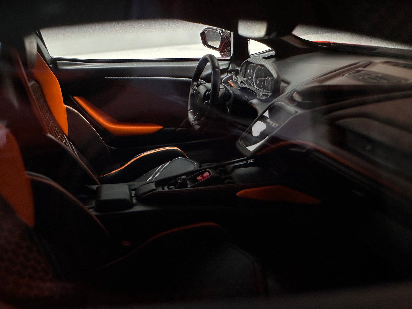 HH Model 1/18 Lamborghini Revuelto Apodes Orange HH626
