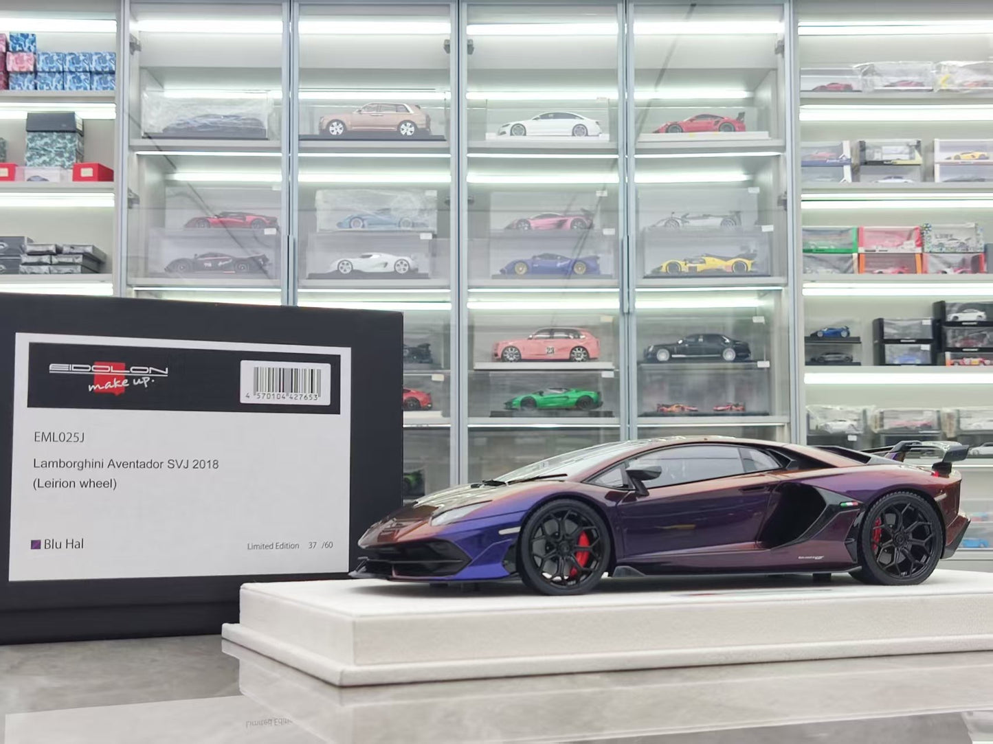 MAKEUP 1/18 Lamborghini Aventador SVJ Blue-Purple EML025J