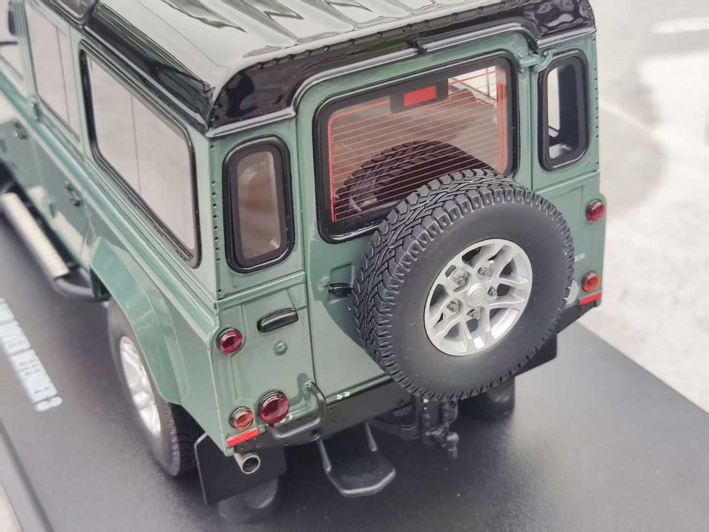 GT Spirit 1/18 Land Rover DEFENDER 3 STATION WAGON Green GT527