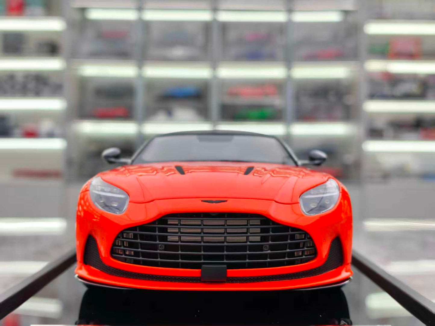 MOTORHELIX 1/18 Aston Martin DB12 COUPE Orange MH331