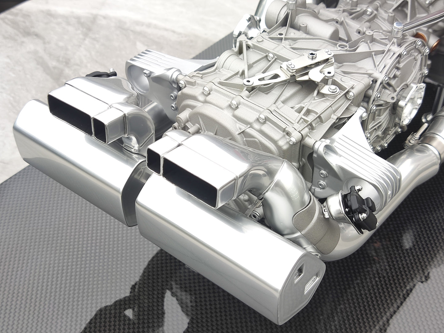 Amalgam 1/4 Ferrari Daytona SP3 engine and gearbox gray simulation model ornaments M6219-48