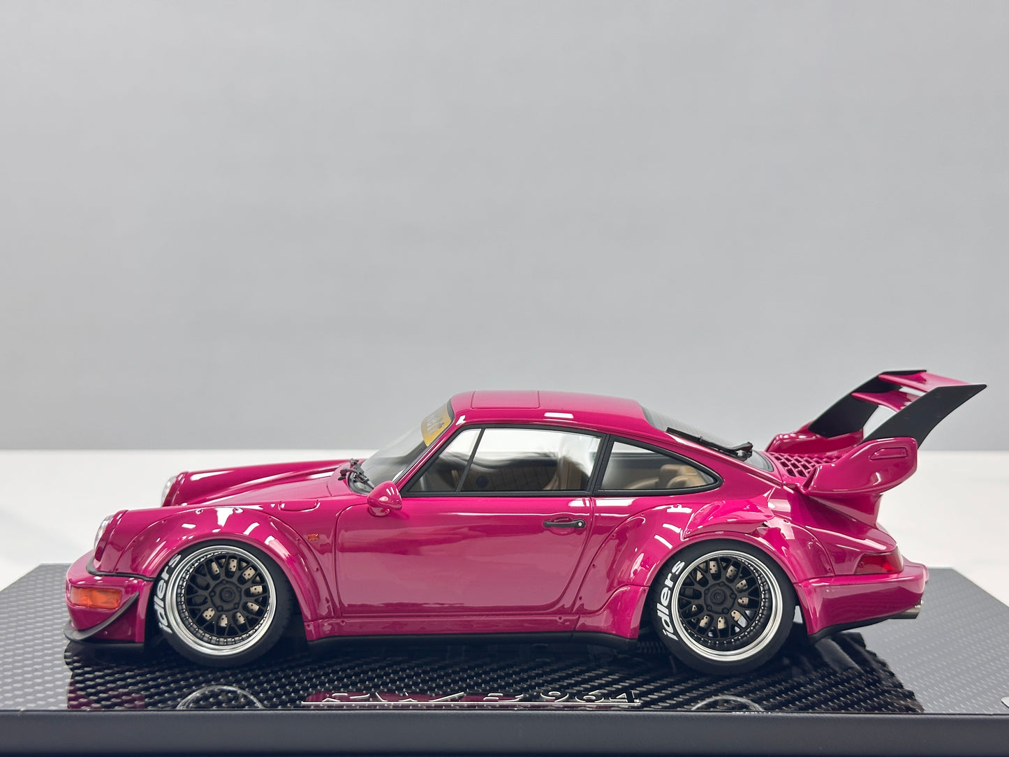 TGM Model 1/18 Porsche RWB 964 – Rose Pink (TGM007)