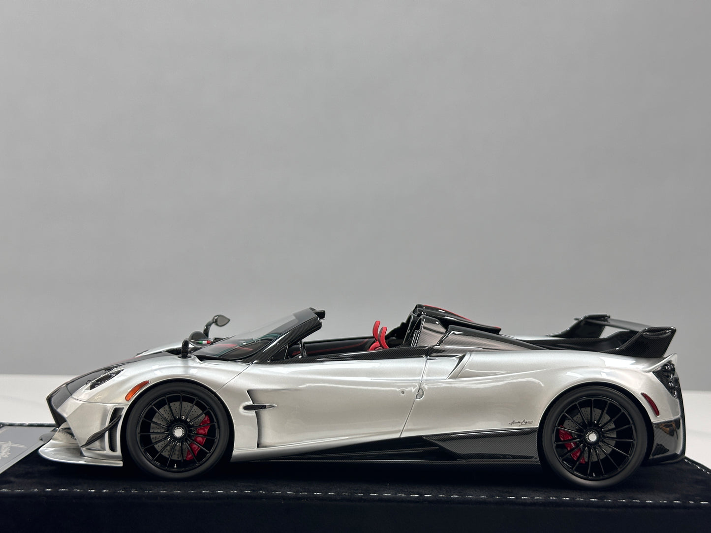 HH Model 1/18 Pagani Huayra Silver & Black Carbon HH662