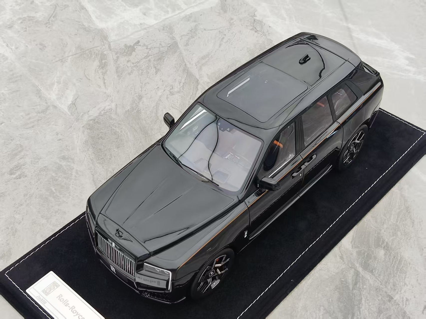 HH Model 1/18 Rolls-Royce Cullinan Series II Diamond Black HH539