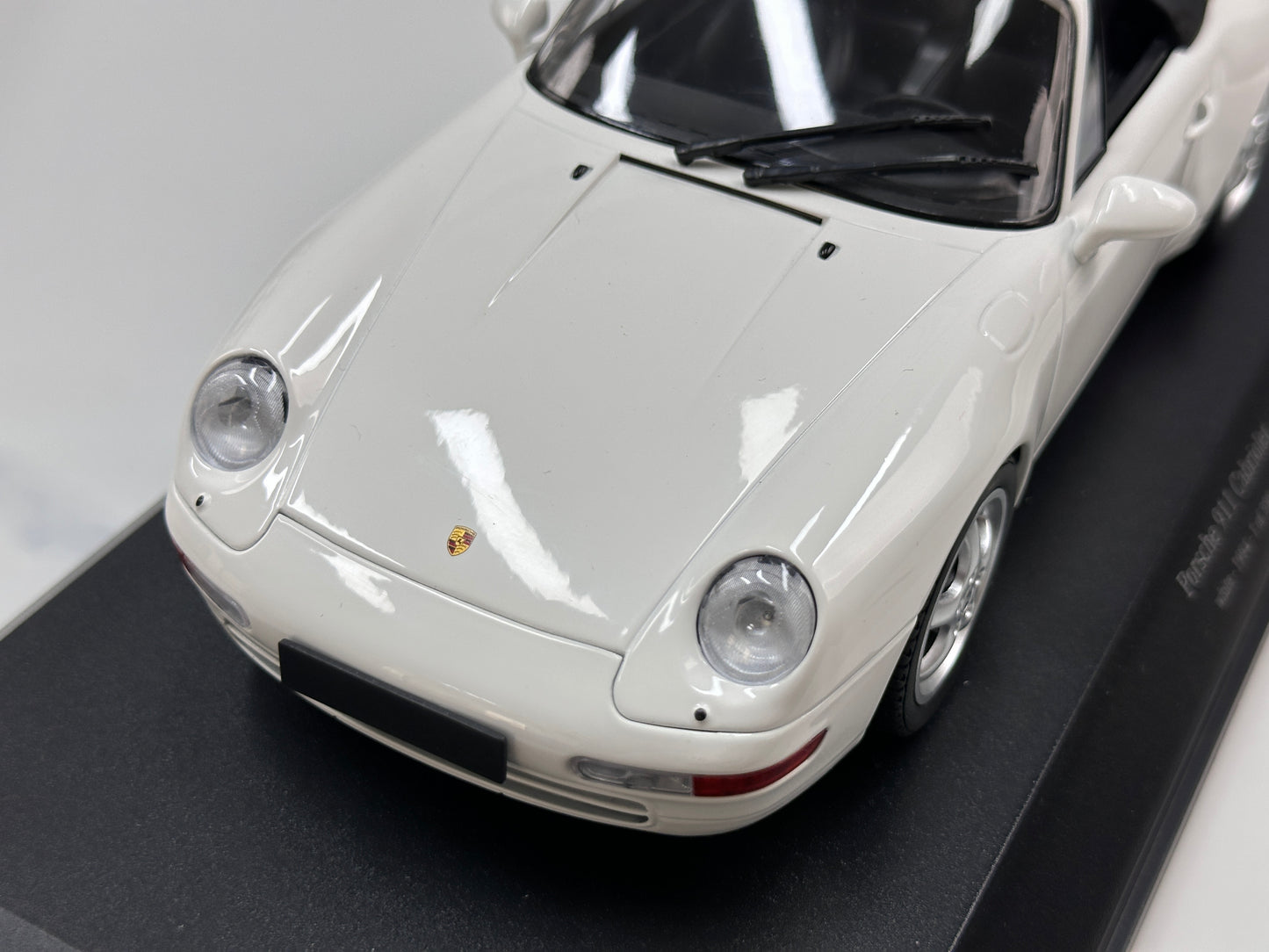 MINICHAMPS 1/18 Porsche 911 (993) Cabriolet White 155061131