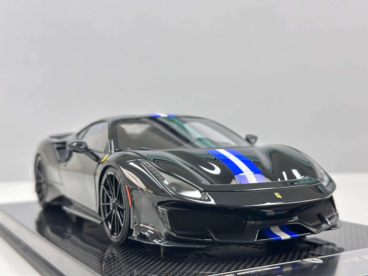 DM Pro 1:18 Ferrari 488P – Black Base, Style F – Black – Fully Opening Resin Model (DGP006B)