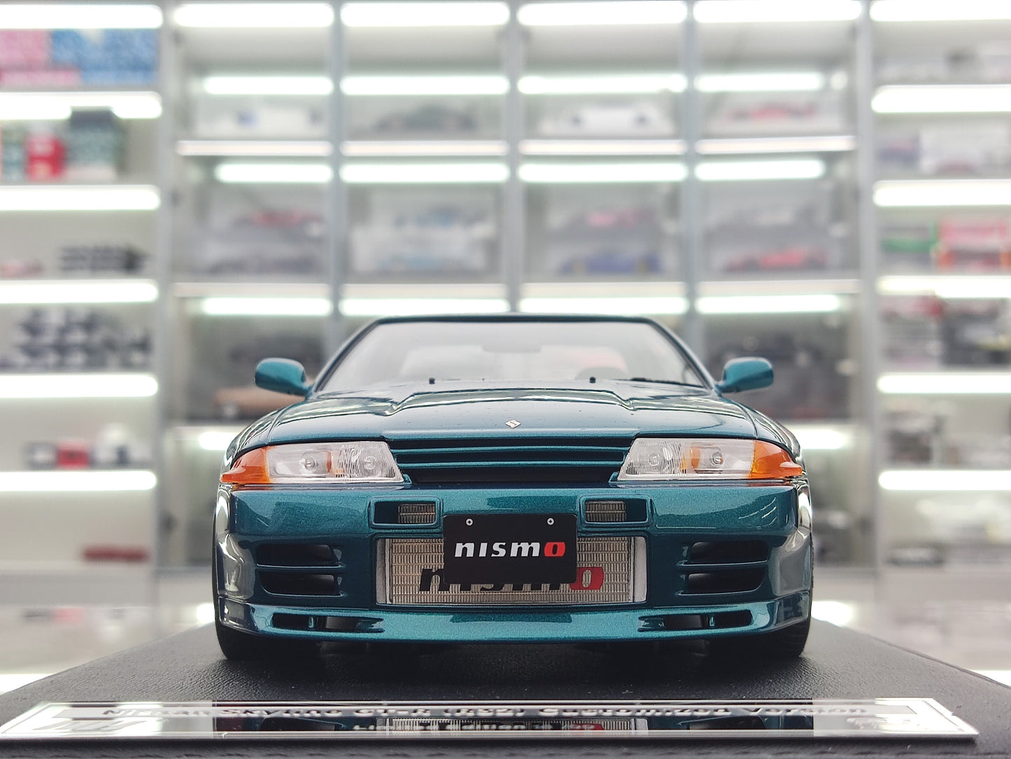 MOTORHELIX 1/18 Nissan Skyline GT-R (R32) Customized Version Midnight Green MH324